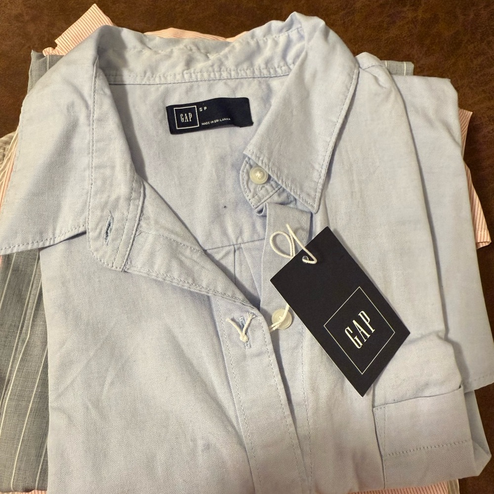 gap shirt